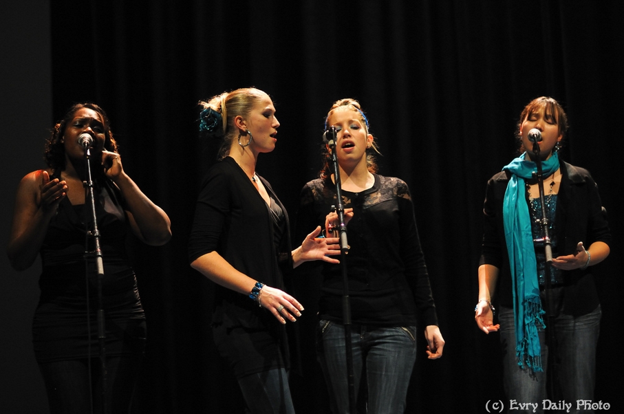 Evry Daily Photo - Telethon Evry 2010 - Concert Evry University Gospel - large - 5244055768.jpg